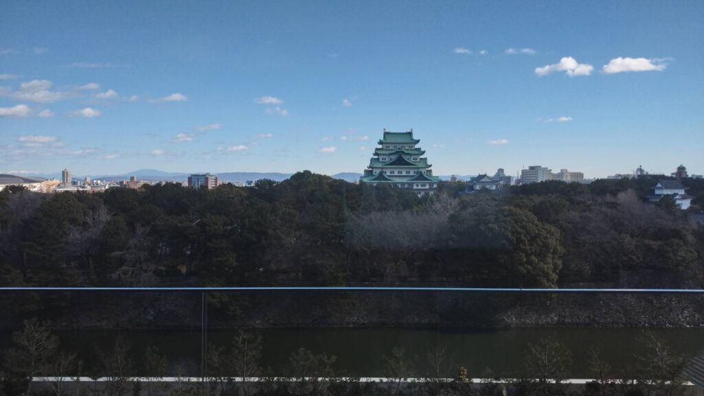 ナゴヤキャッスル天守の間からの名古屋城